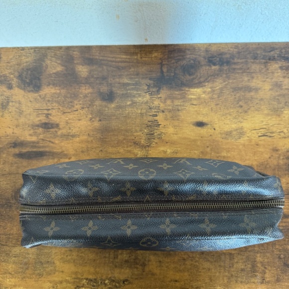 Louis Vuitton Monogram Trousse Toiletry Pouch 28 - Picture 4 of 10